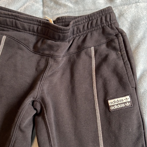 Boys Adidas French terry jogger brand new - Picture 2 of 3